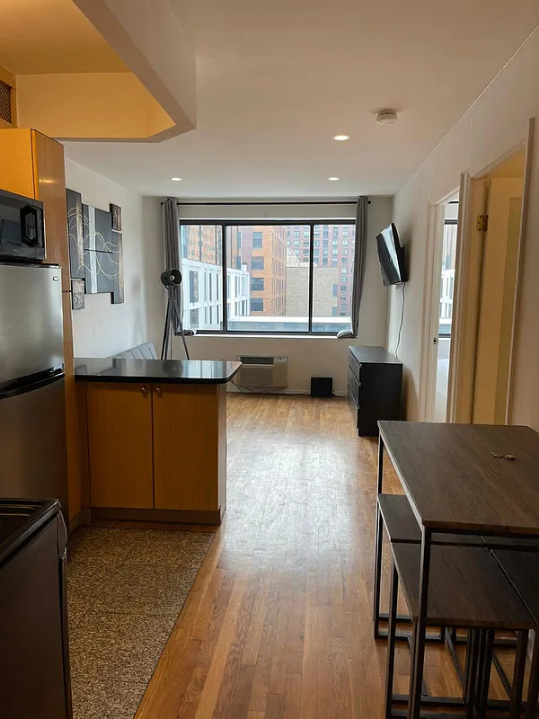 10th Avenue - Photo 3