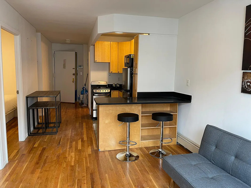 10th Avenue - Photo 1