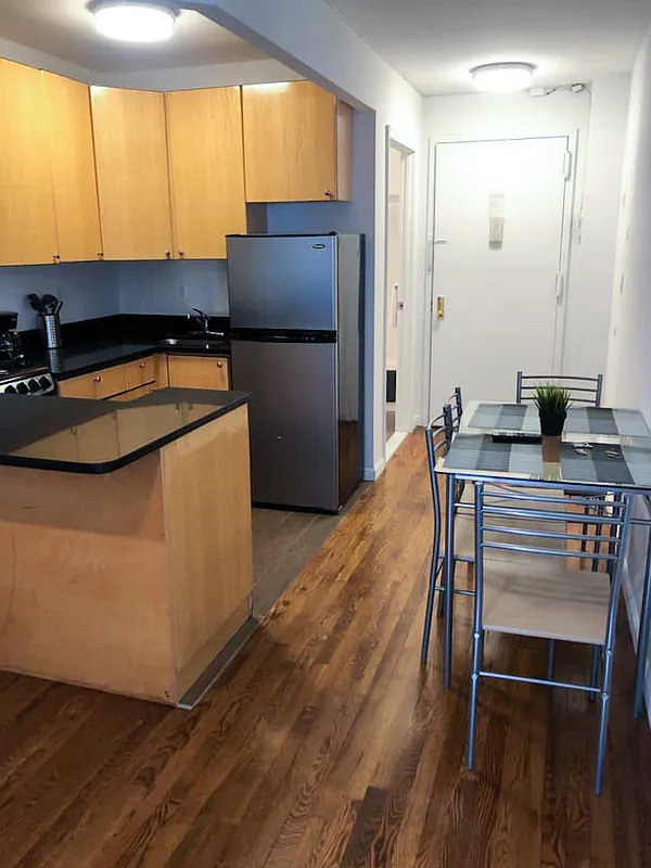 10th Avenue - Photo 9