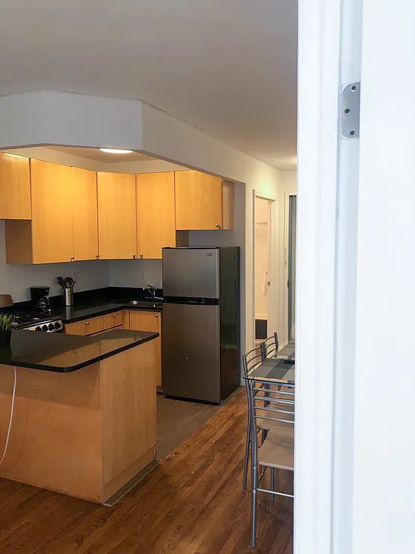 10th Avenue - Photo 7