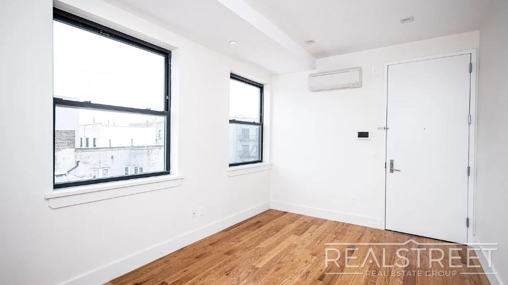1526 Park Place - Photo 3
