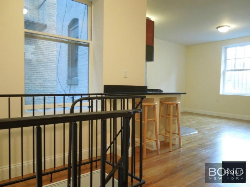 West 11th Street - Photo 3