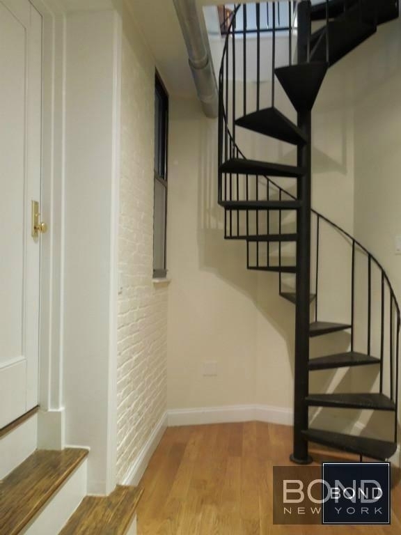 West 11th Street - Photo 5