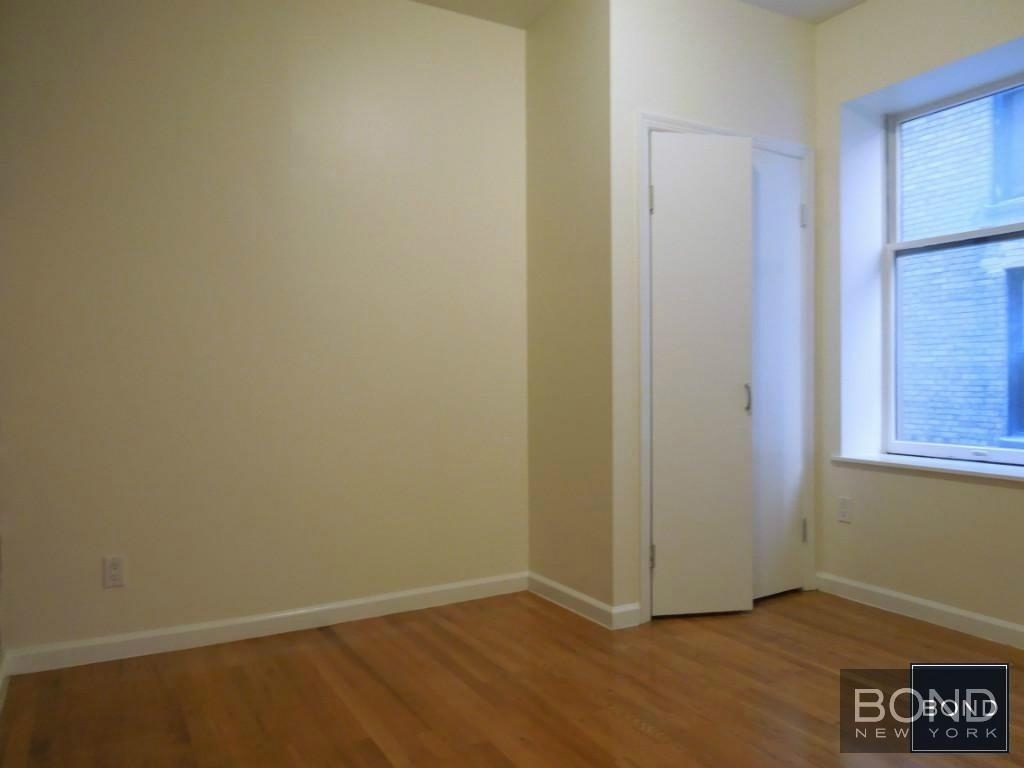 West 11th Street - Photo 4