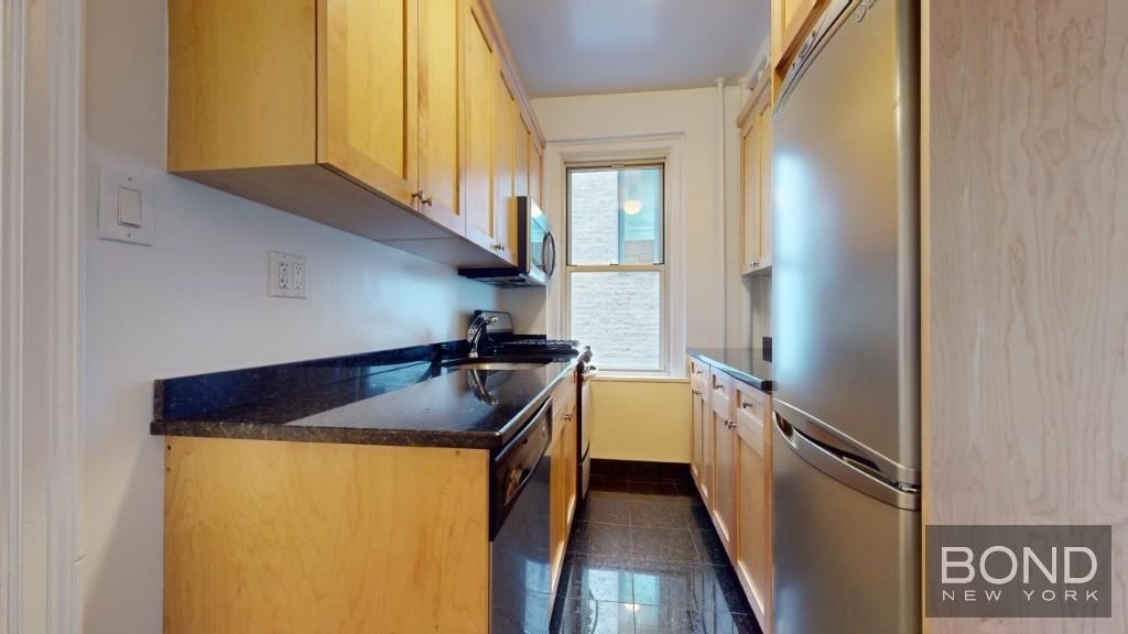 East 10th Street - Photo 1