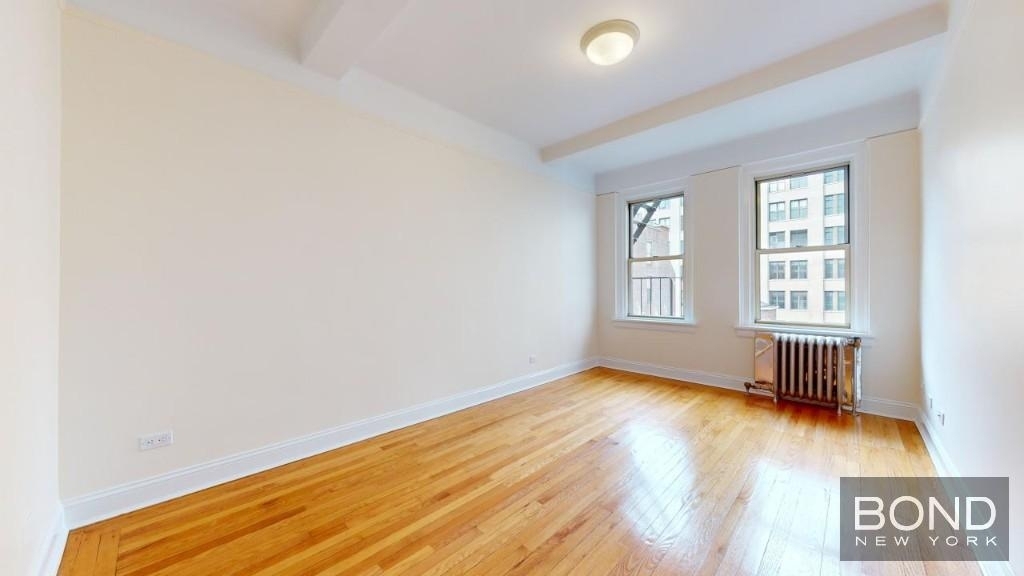 East 10th Street - Photo 2