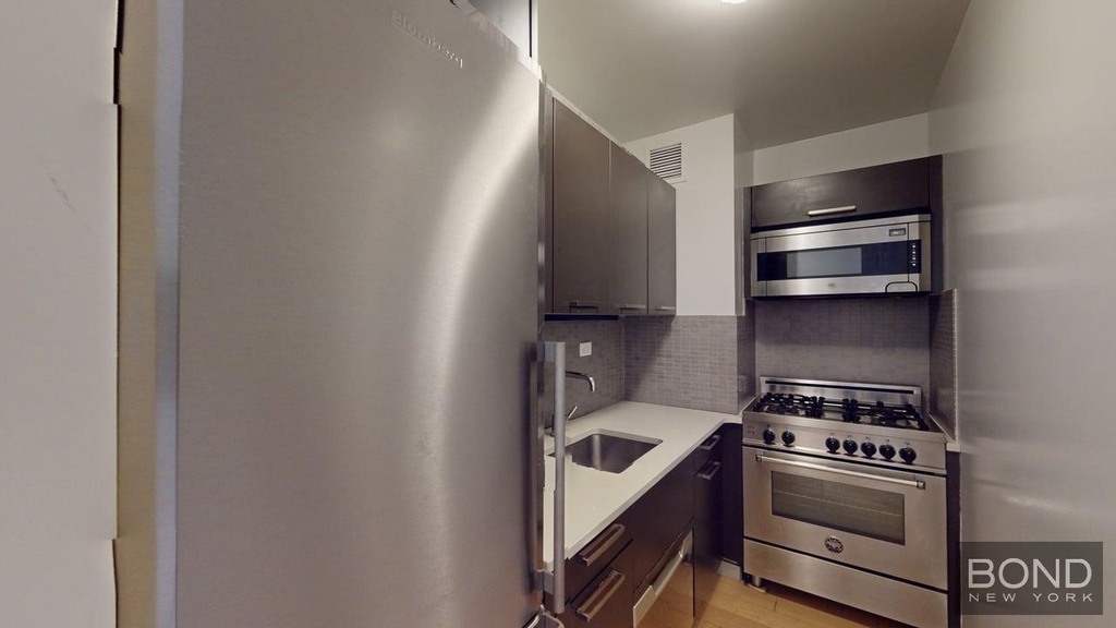 East 39th Street - Photo 5