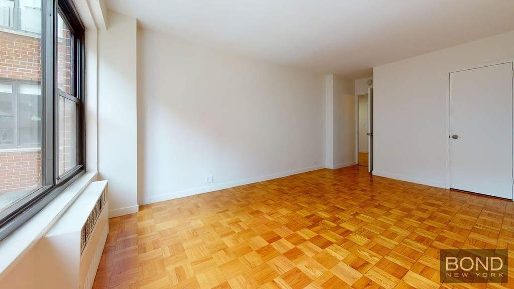 Fourth Avenue - Photo 11