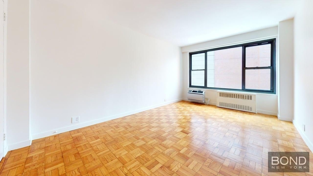 Fourth Avenue - Photo 12