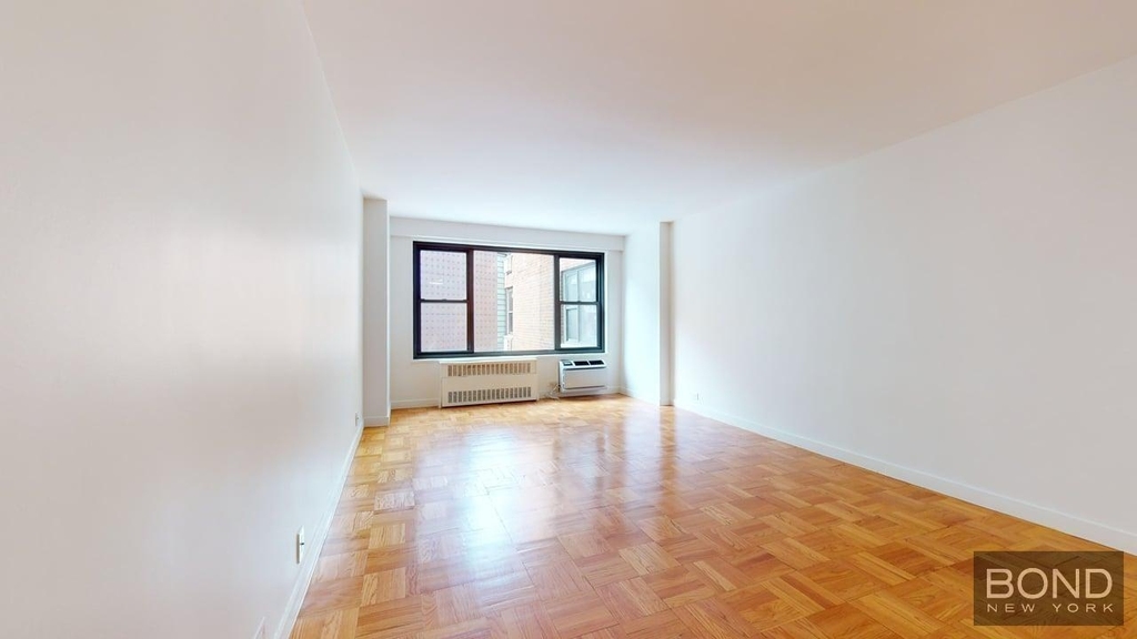Fourth Avenue - Photo 3