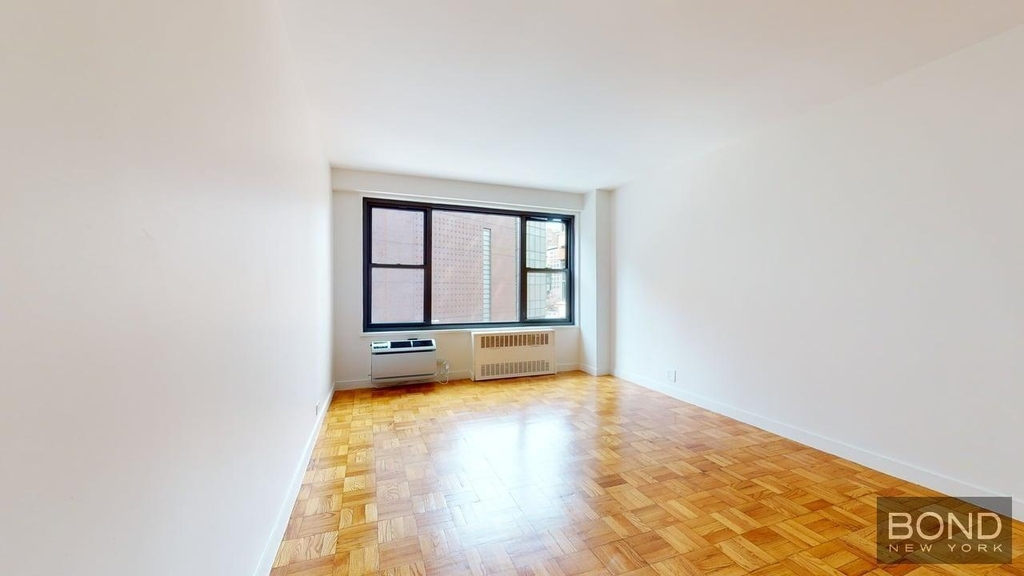 Fourth Avenue - Photo 1