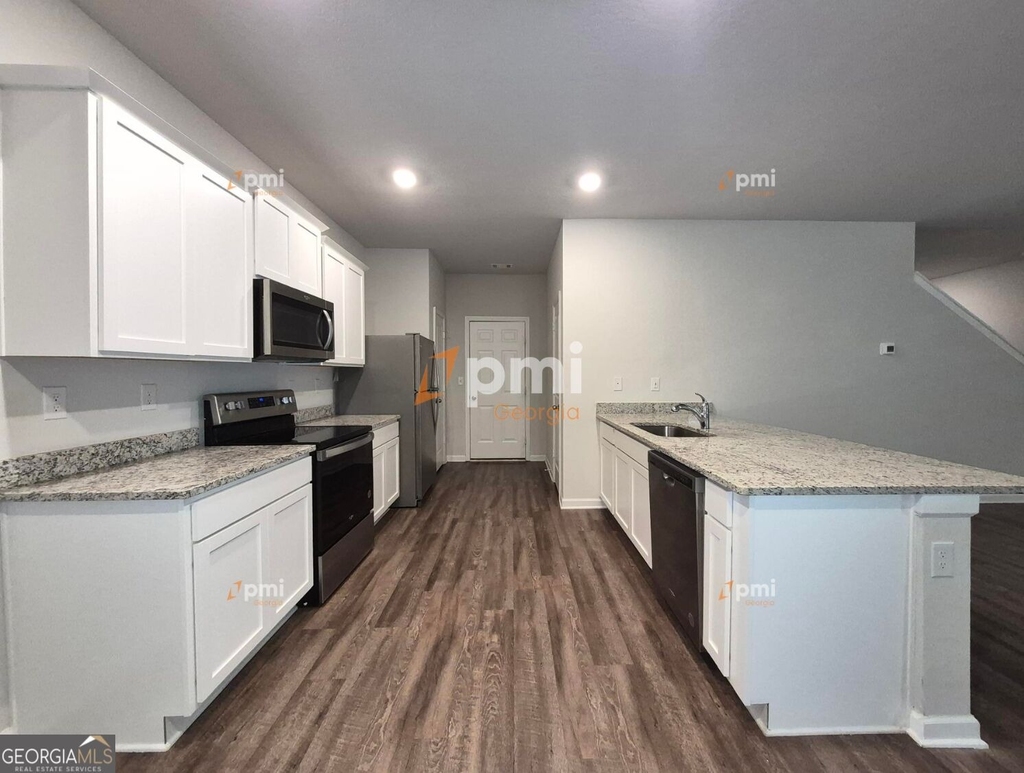 3338 Bridgewood Drive - Photo 0