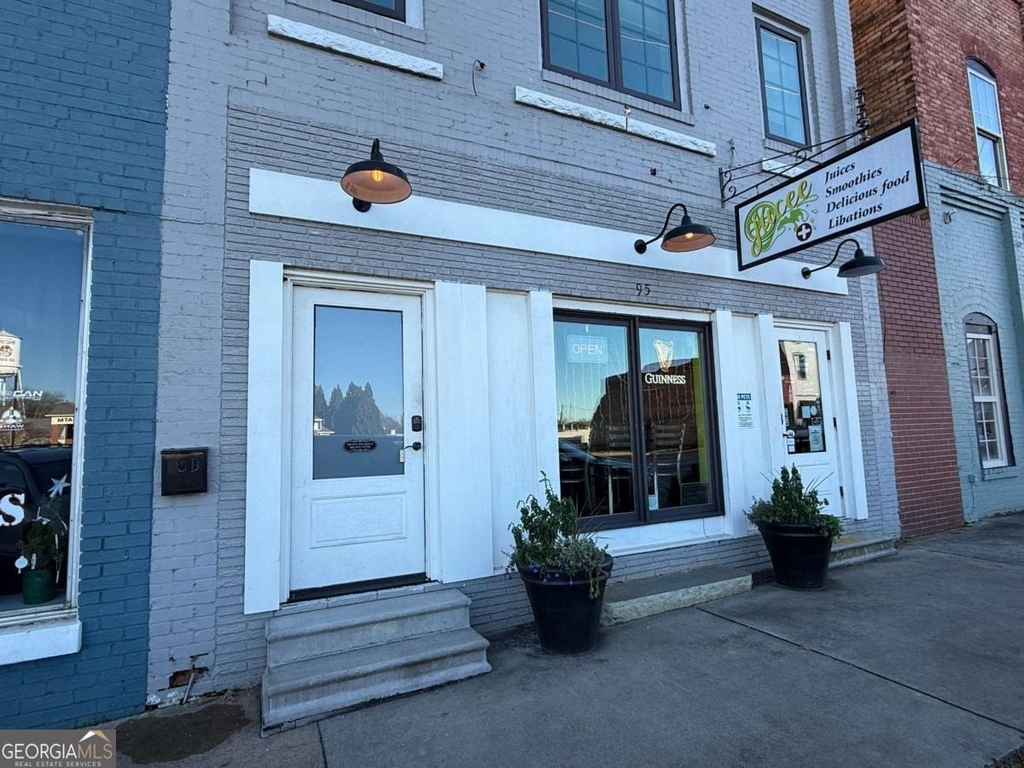 95 W Franklin Street - Photo 0