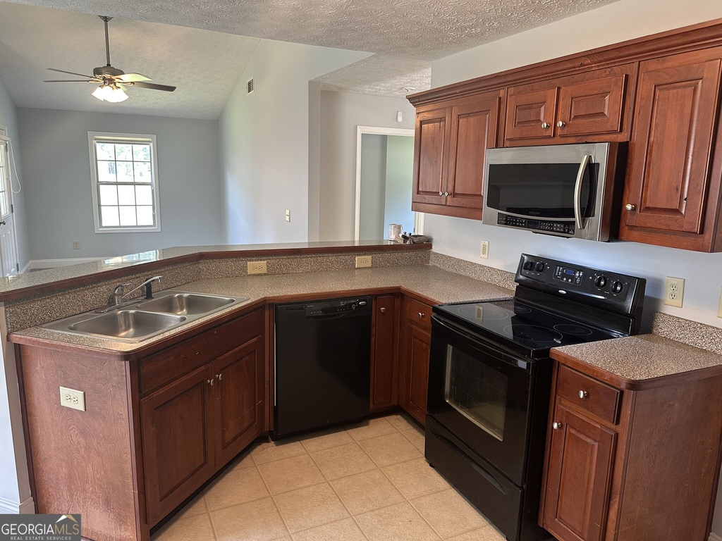 561 Highland Pointe Drive - Photo 10