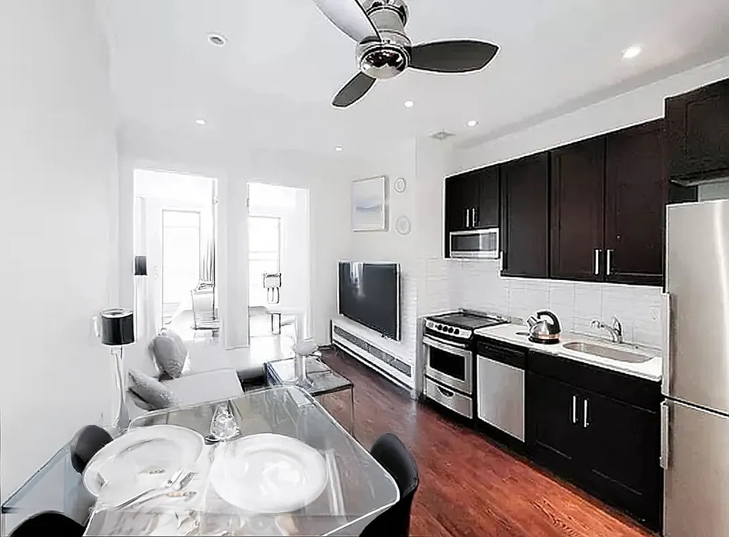 1379 Lexington Avenue - Photo 0