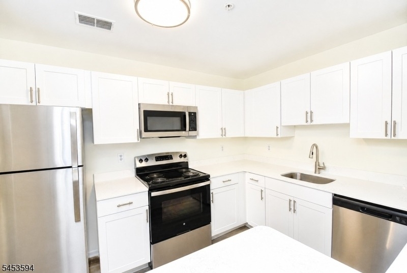 1311 King Ct - Photo 0