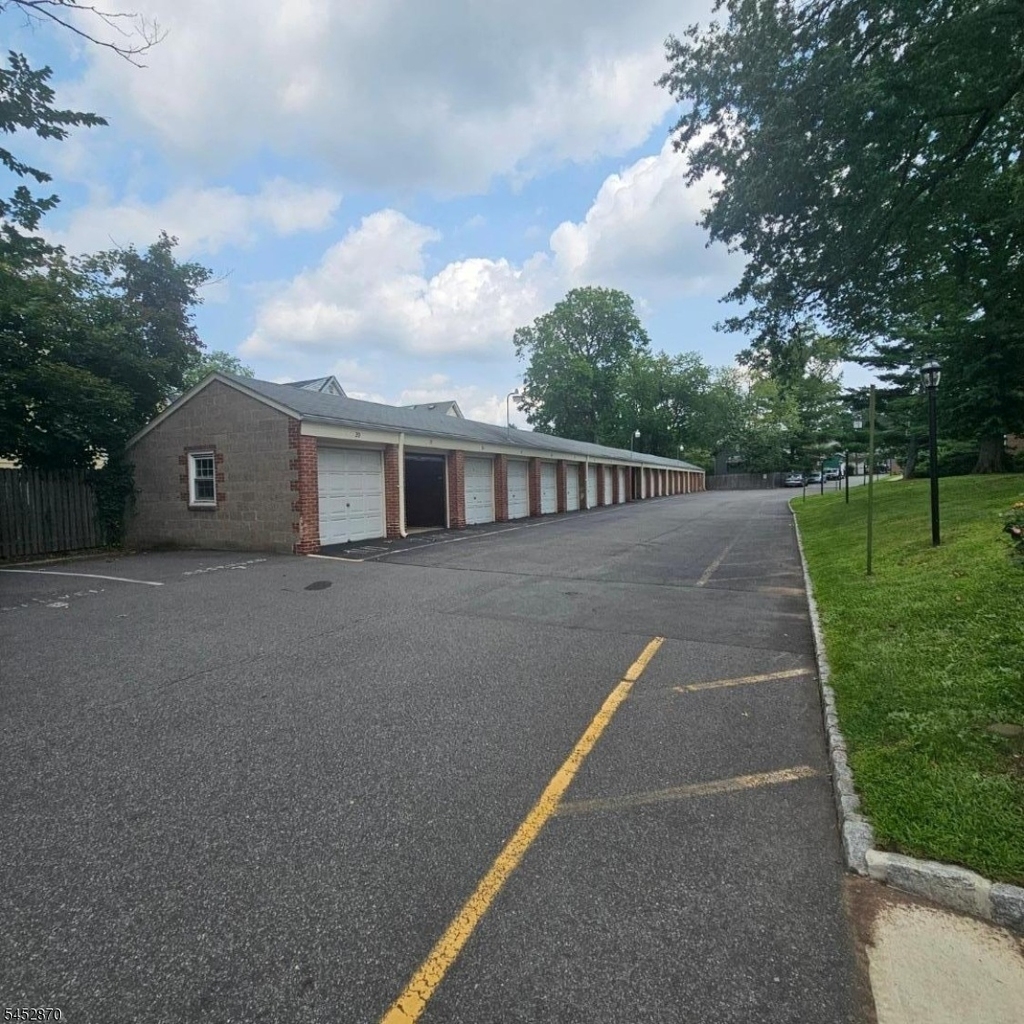 390 Morris Ave - Photo 8