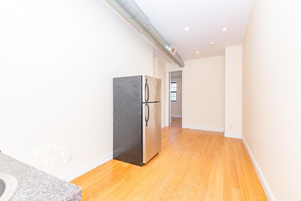 11 Locust Street - Photo 0