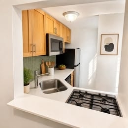 146 East 39th Street - Photo 2