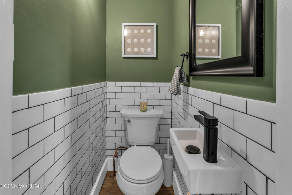 1208 Bond Street - Photo 9