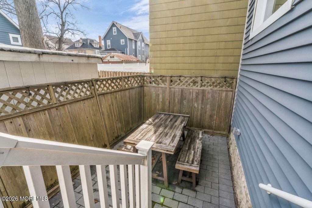 1208 Bond Street - Photo 18