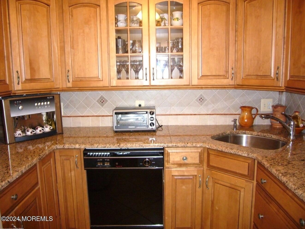 1187 Ocean Avenue - Photo 4