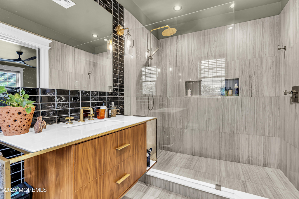 703 7th Avenue - Photo 22