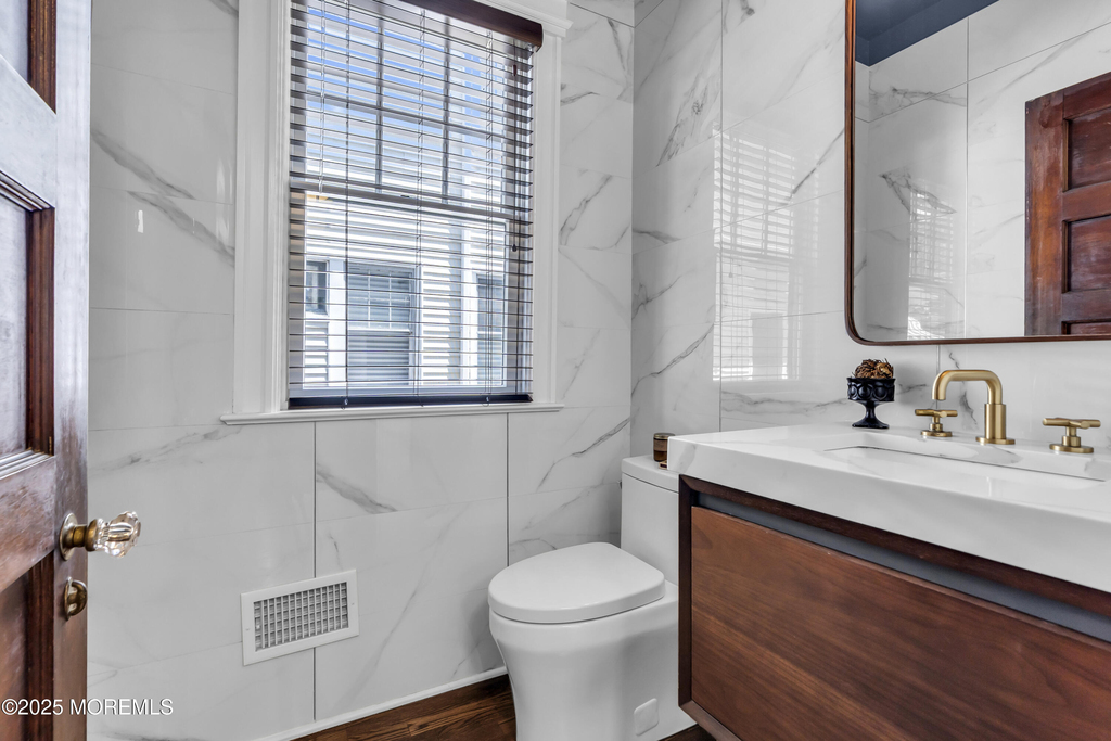 703 7th Avenue - Photo 17