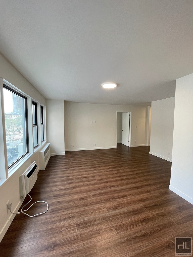 East 36 Street - Photo 3