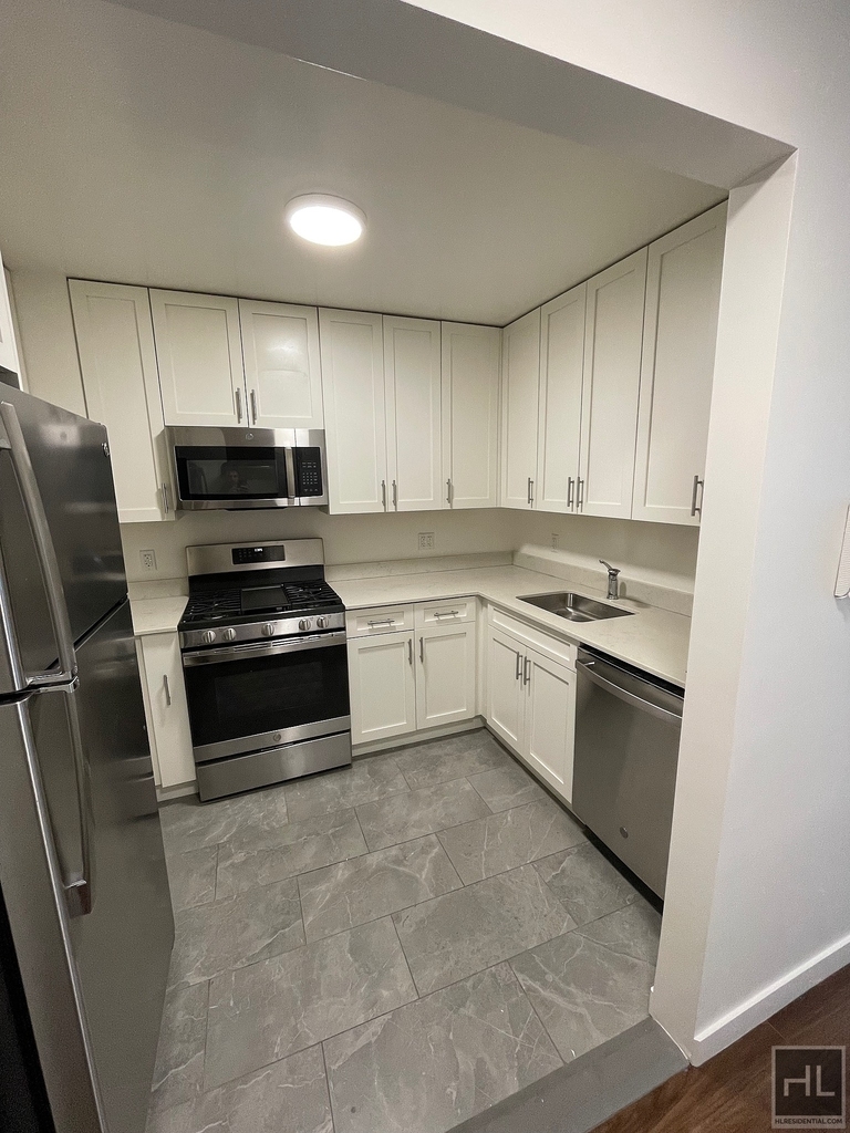 East 36 Street - Photo 8
