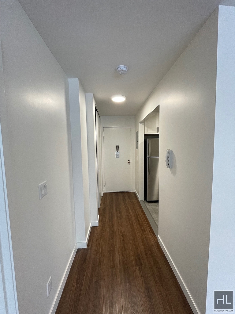 East 36 Street - Photo 7