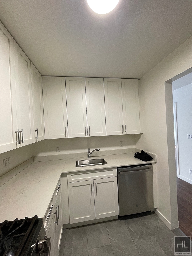 East 36 Street - Photo 9
