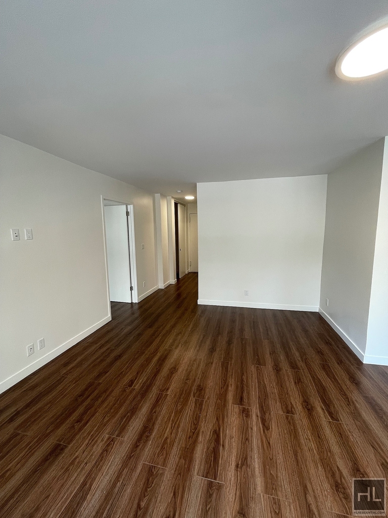 East 36 Street - Photo 4