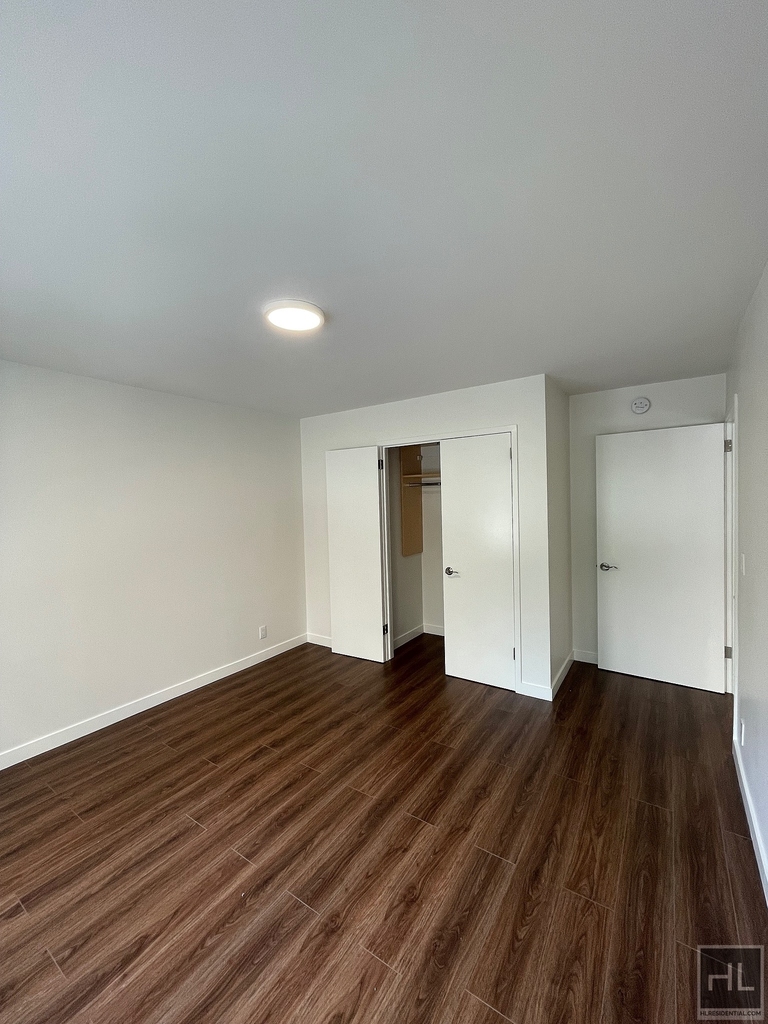 East 36 Street - Photo 6