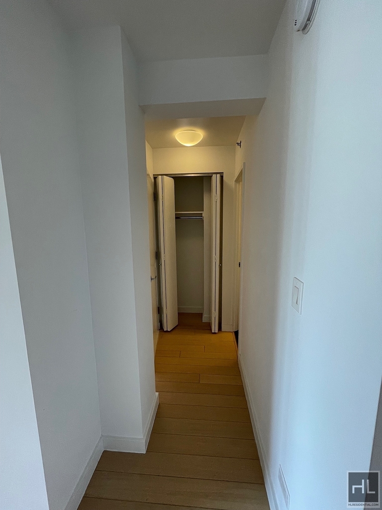 East 39th Street - Photo 7