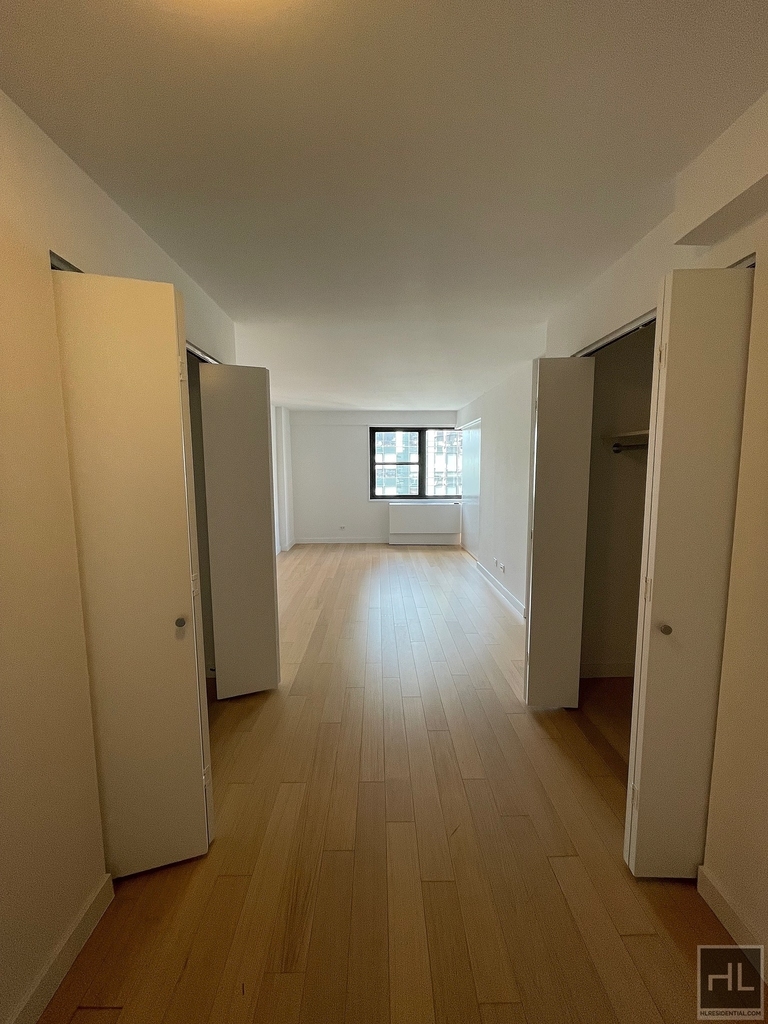 East 39th Street - Photo 6