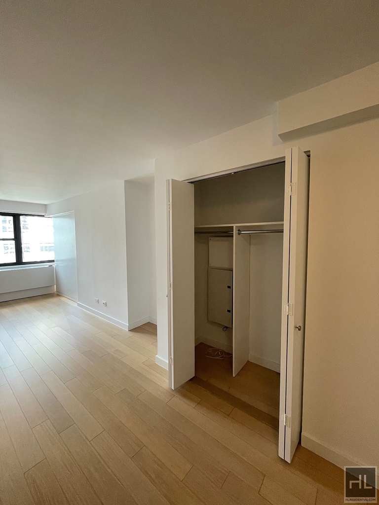 East 39th Street - Photo 5