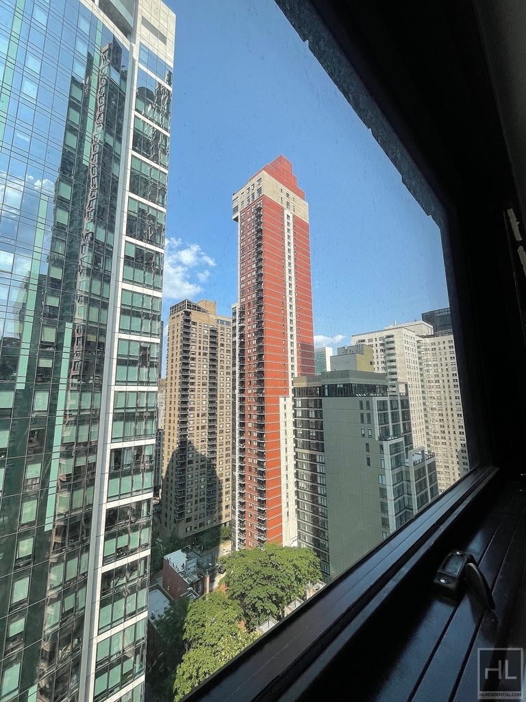East 39th Street - Photo 13