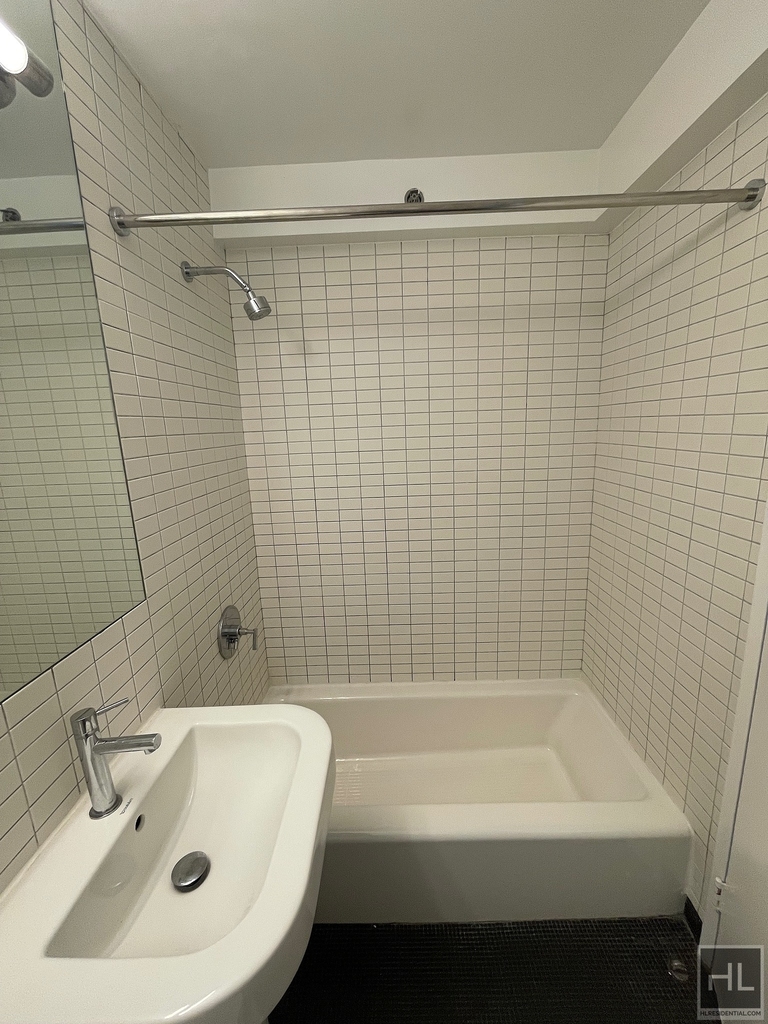 East 39th Street - Photo 12