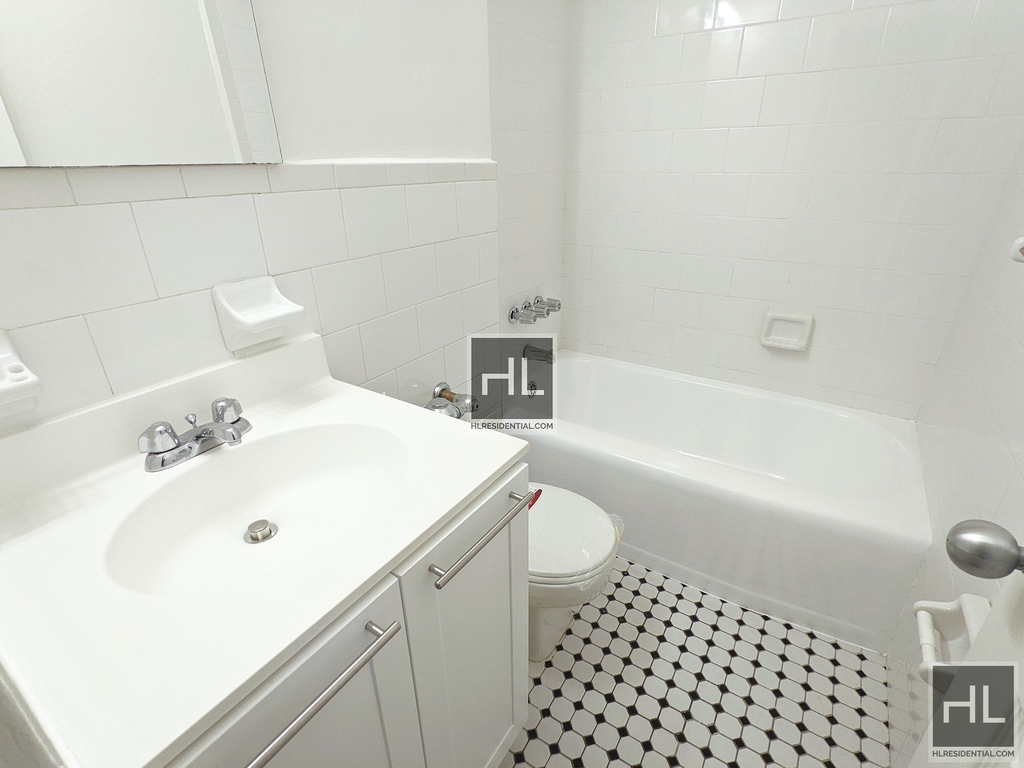 East 79th Street - Photo 3