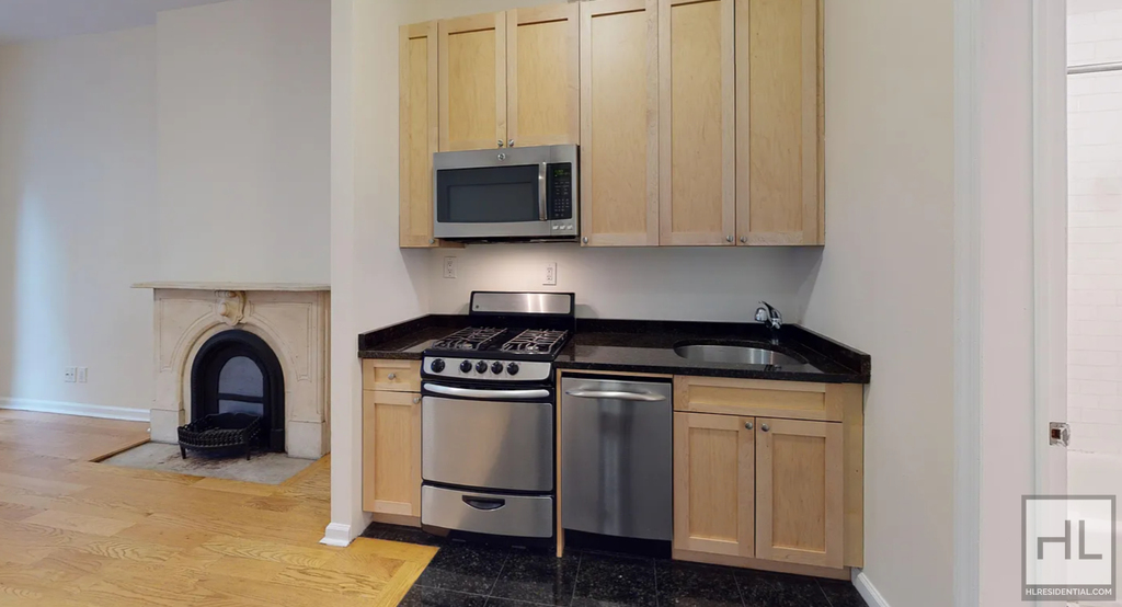 West 55 Street - Photo 2