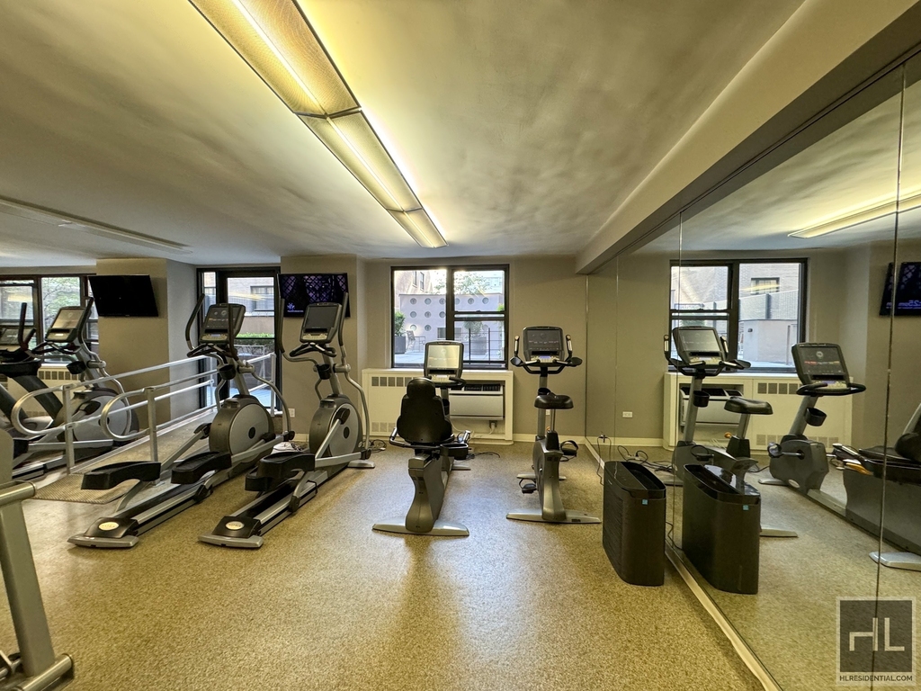 East 79th Street - Photo 8