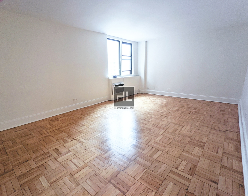 East 79th Street - Photo 0