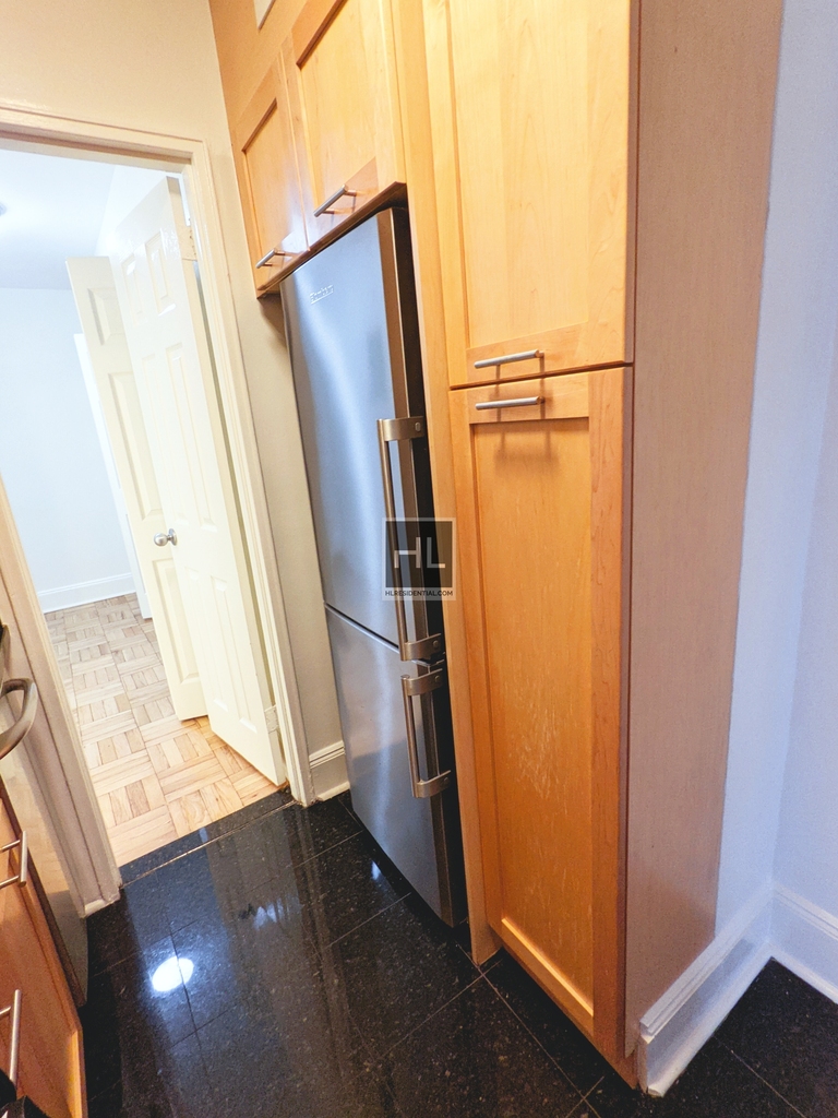East 79th Street - Photo 4