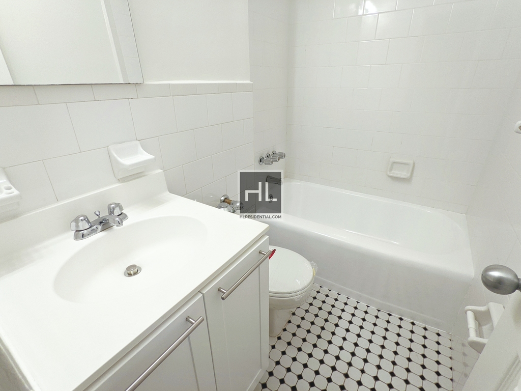 East 79th Street - Photo 5