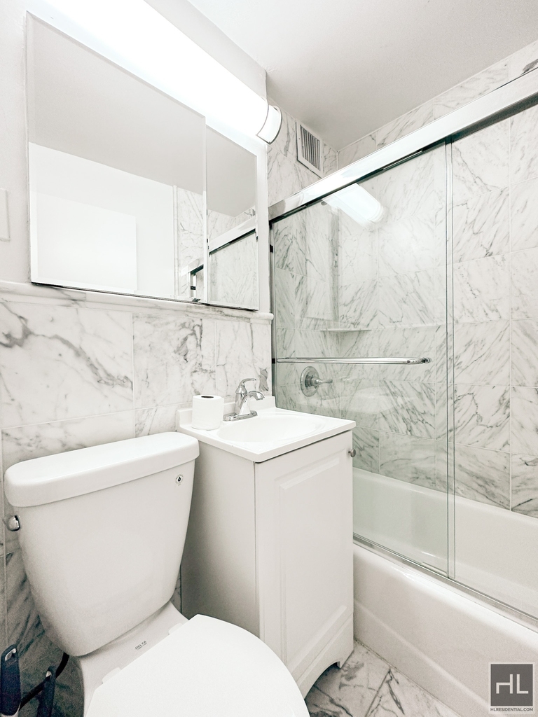 East 76 Street - Photo 4