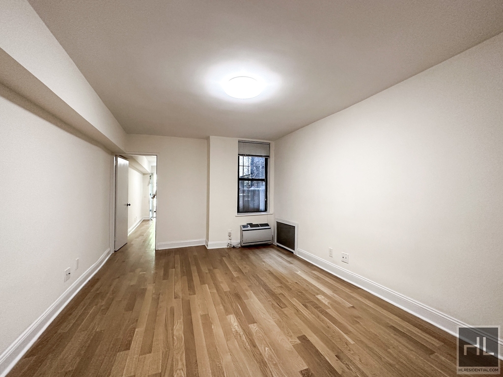 East 76 Street - Photo 0