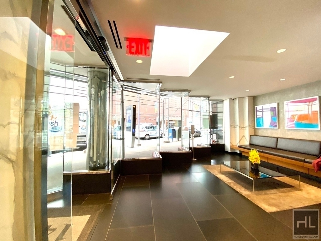 Fourth Avenue - Photo 13