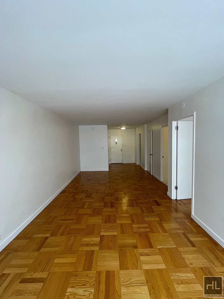 Fourth Avenue - Photo 1
