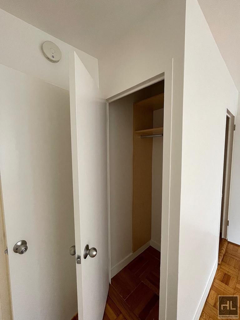 Fourth Avenue - Photo 11